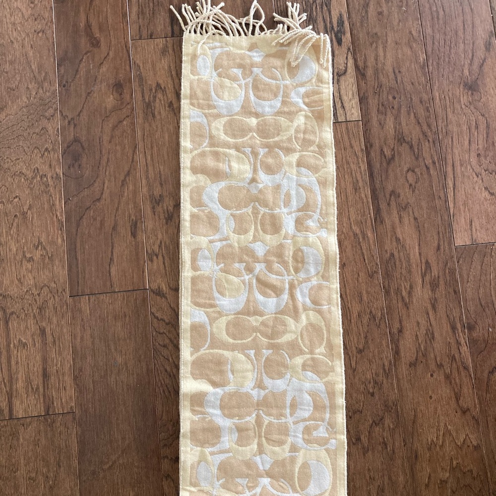 Reversible Coach emblem scarf